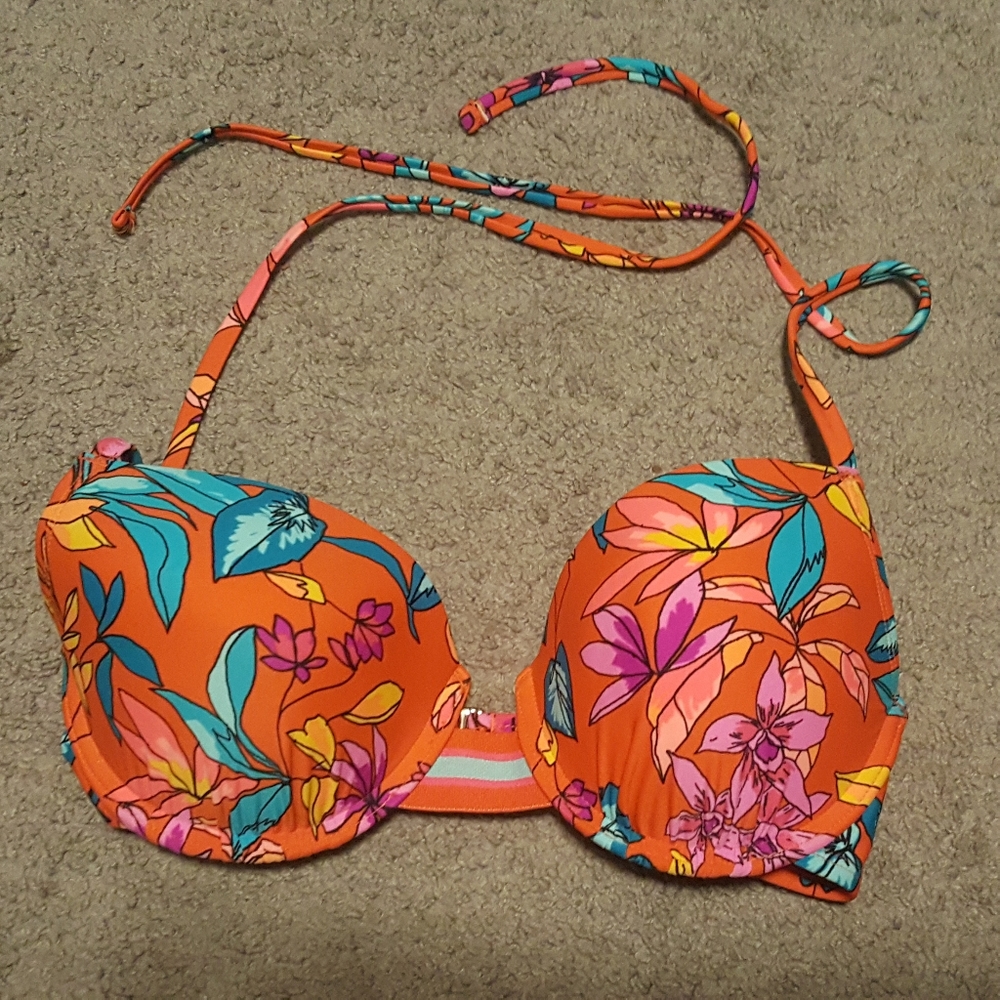 NWT bikini top